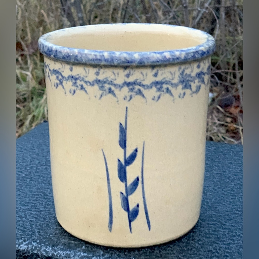 Vintage Robinson Ransbottom RRP Roseville Wheat Blue Spongeware 1 Qt High Jar